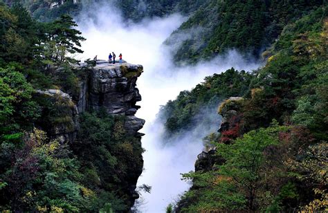 廬山在哪個山脈?廬山自古以來就是文人墨客賞景吟詩的好去處，這座山脈不僅以其秀美的自然風光吸引著遊客，也因其深厚的文化積澱而成為了中國文化史上的重要一筆。